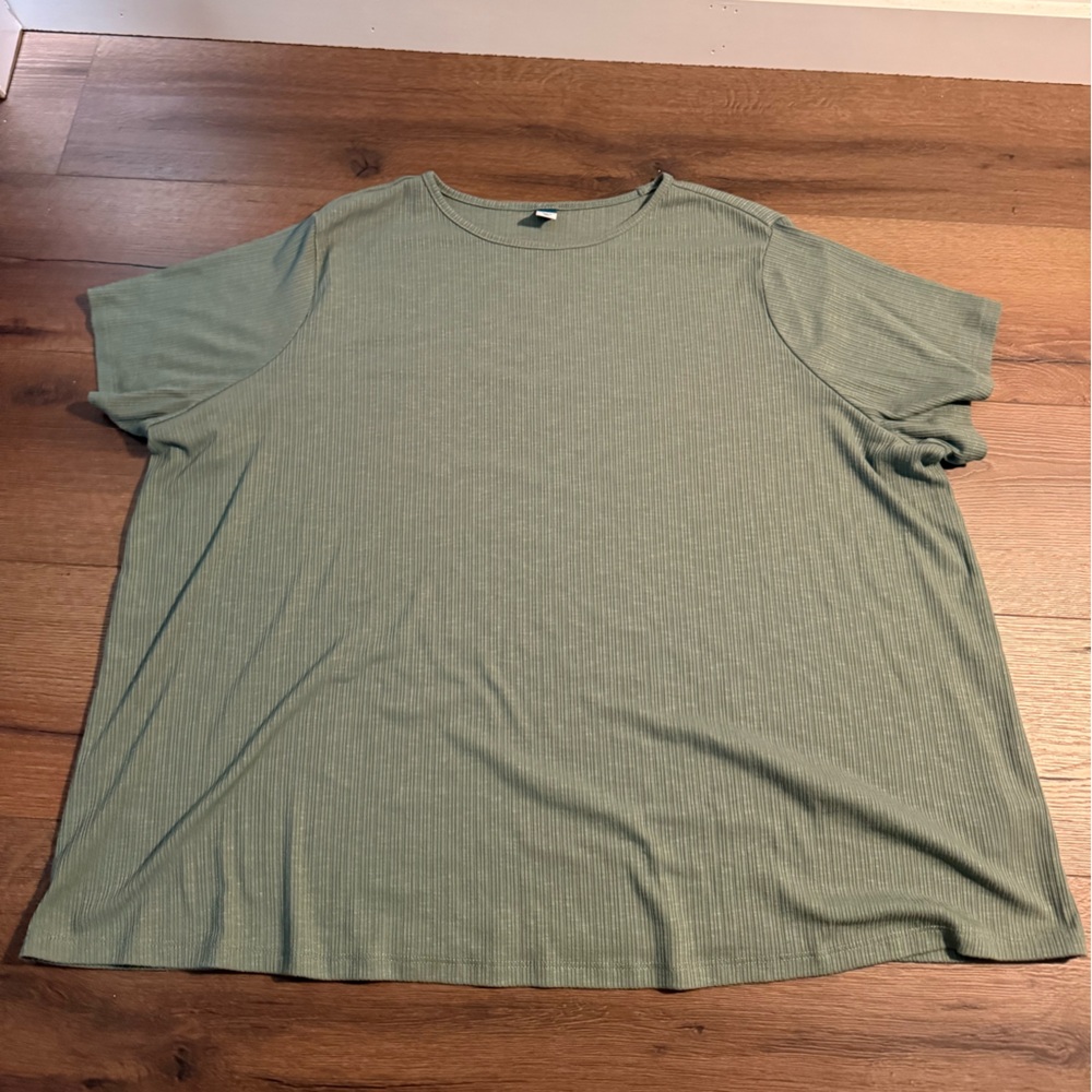 Old Navy Women’s Ribbed Luxe Tee